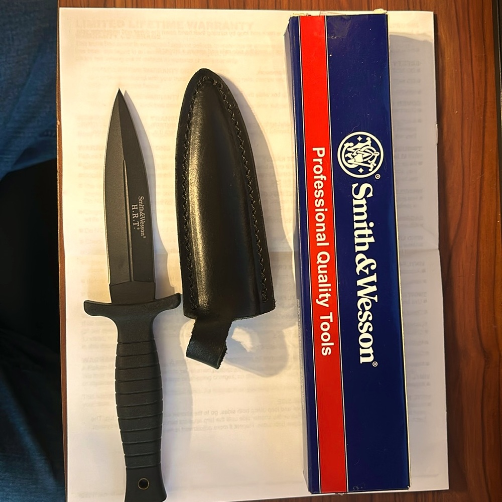 NIB Smith &Wesson HRT Tactical boot knife with sheath (SWHRT9B)